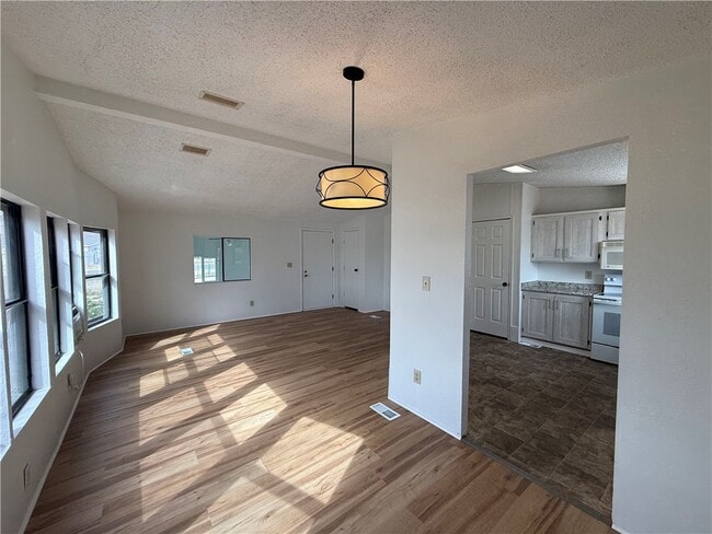 Photo - 2381 E Butler Ave