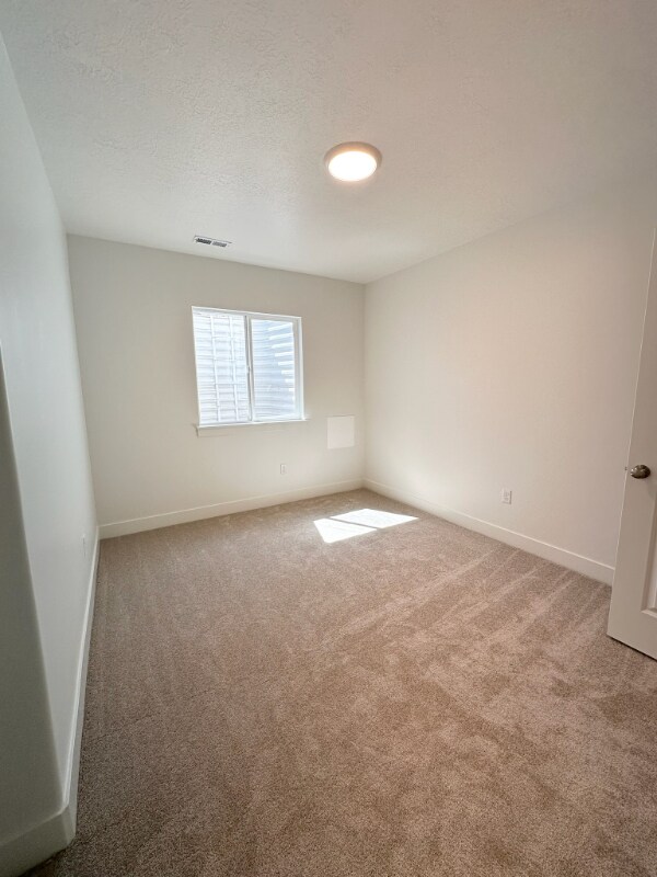 Photo - 682 Benedict Dr