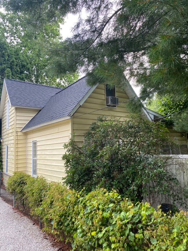Photo - 420 N Main St