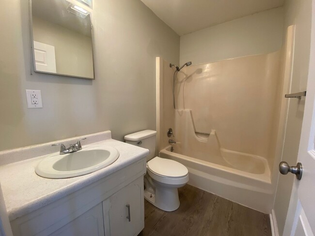 4988 Bluff City Hwy Unit 02