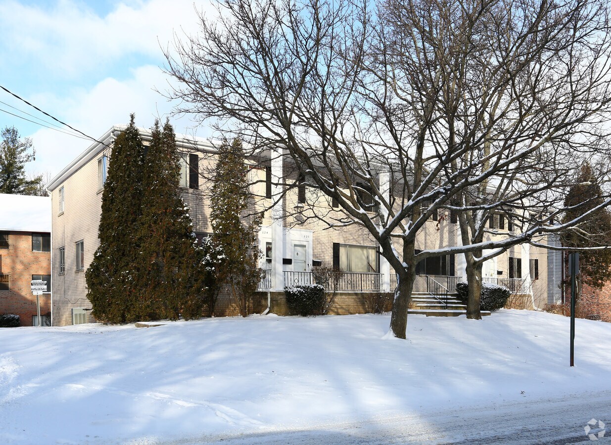 Legacy Village at Treeside Townhomes Townhomes for Rent Akron, OH