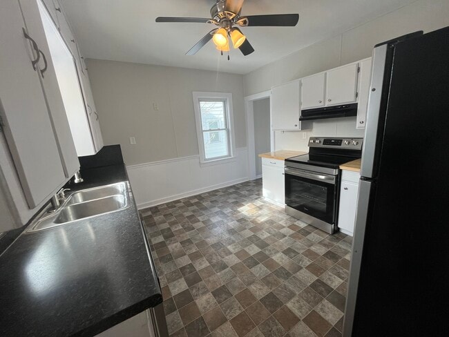 Photo - 180 Gillett St