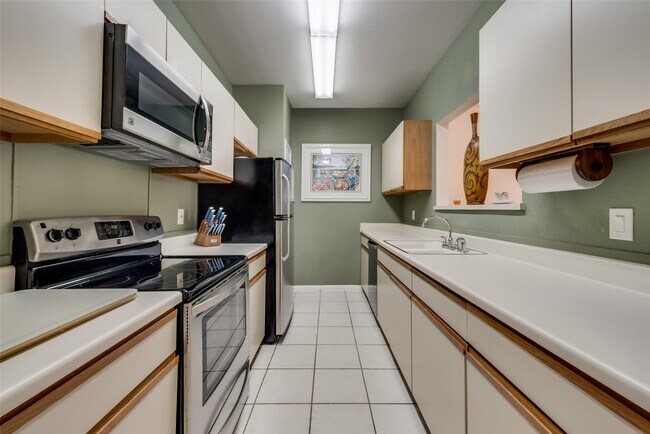 Photo - 3000 Holly Hall St Unit 3000