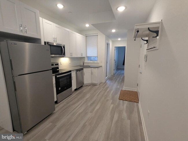 Building Photo - 1524 Ridge Ave Unit 2