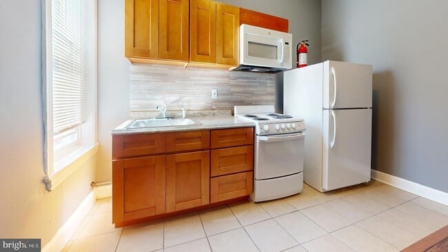 Building Photo - 3006 Page St Unit 2F Rental