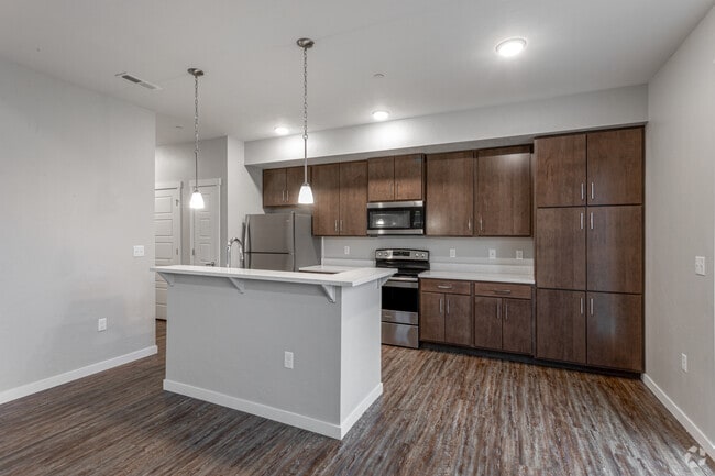 3BR, 3BA - 1,151SF