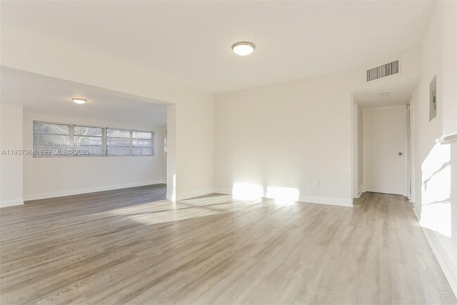 Photo - 1571 NE 44th St