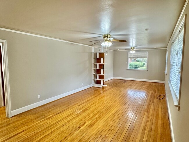 Photo - Charming 3 Bedroom / 1 Bath Home with Orig...