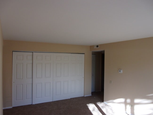 Photo - Water's Edge Apartments