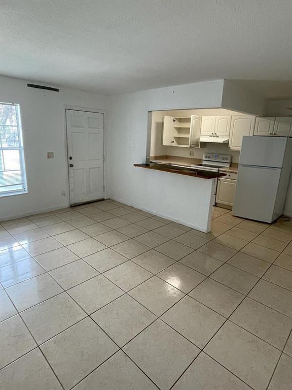 Building Photo - 4951 Wedgewood Way