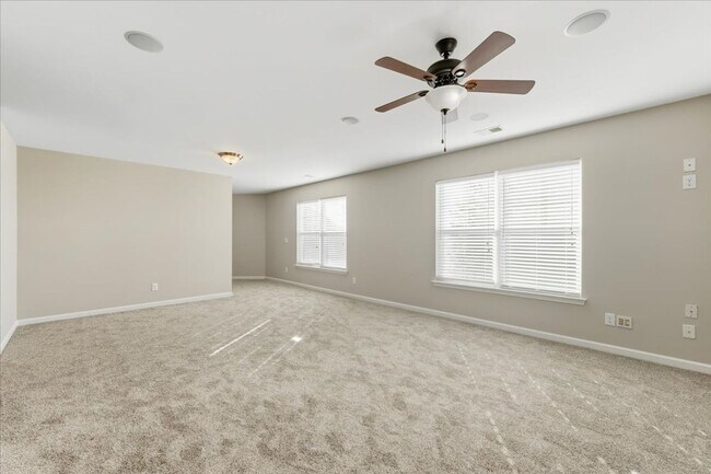 Photo - Spacious 5-Bedroom Home in the Live Oak Co...