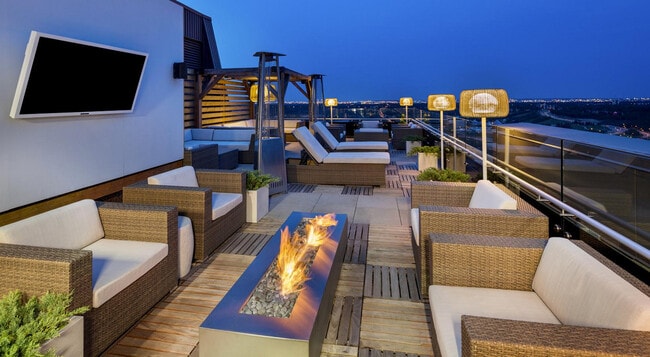 Building Photo - Park Square Apartments