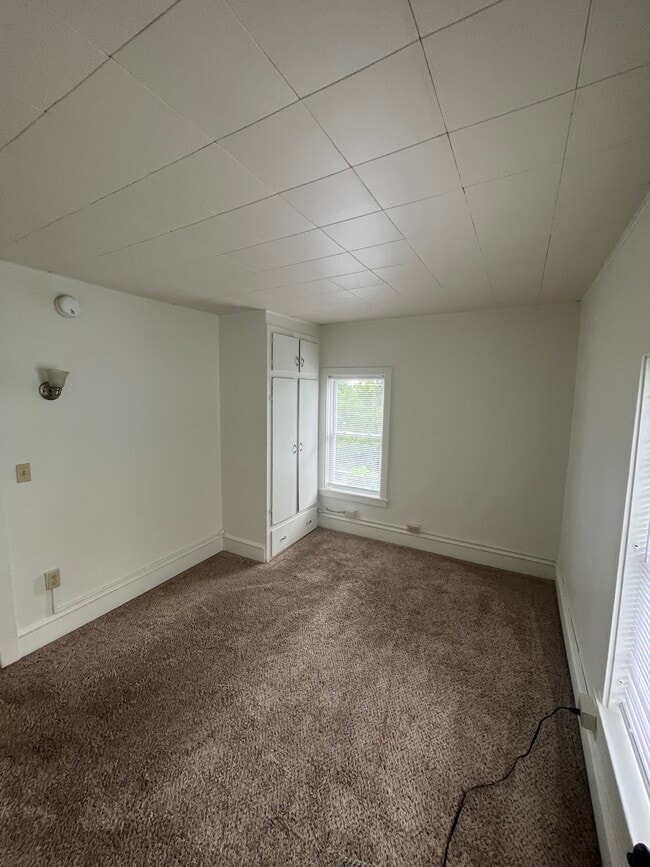 Building Photo - 141 Manhattan Dr Unit 2 bedroom 2nd floor apartment