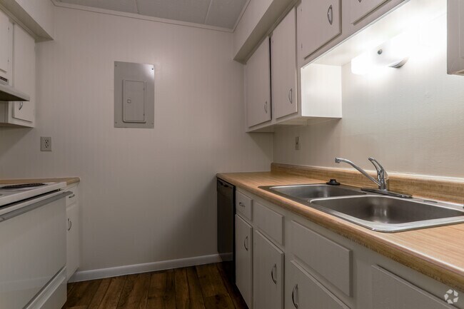 1 Bed/ 1 Bath - 600 Sq Ft