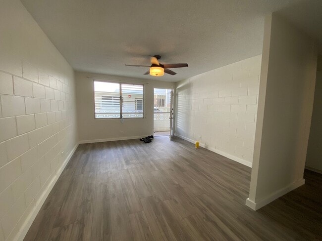 Building Photo - Convenient Two Bedroom Apartment - $2300/mo 2BR/1BA/1PKG