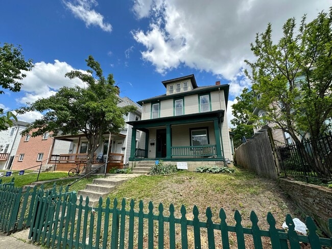 Building Photo - 1462 Indianola Ave Unit 1462 Rental