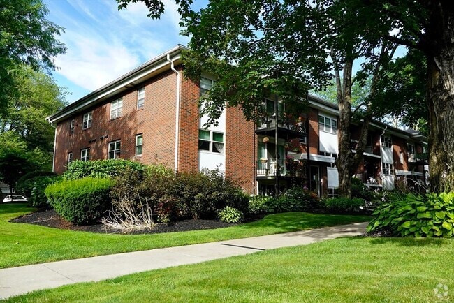 Building Photo - 36 Pleasant Dr Unit 48 Rental
