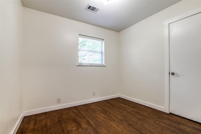 Photo - 235 Live Oak St