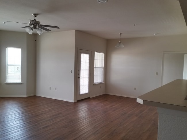Photo - 712 Constitution Dr Unidad 210