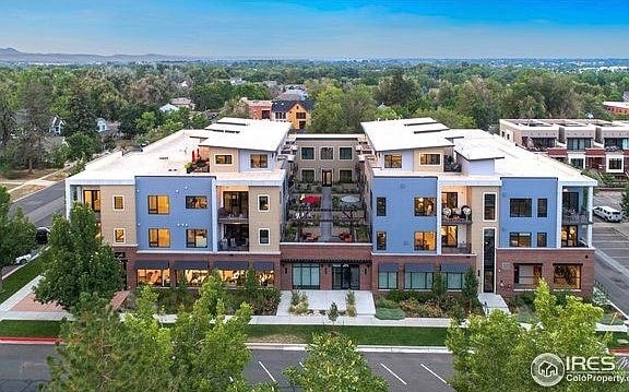 Building - 302 N Meldrum St