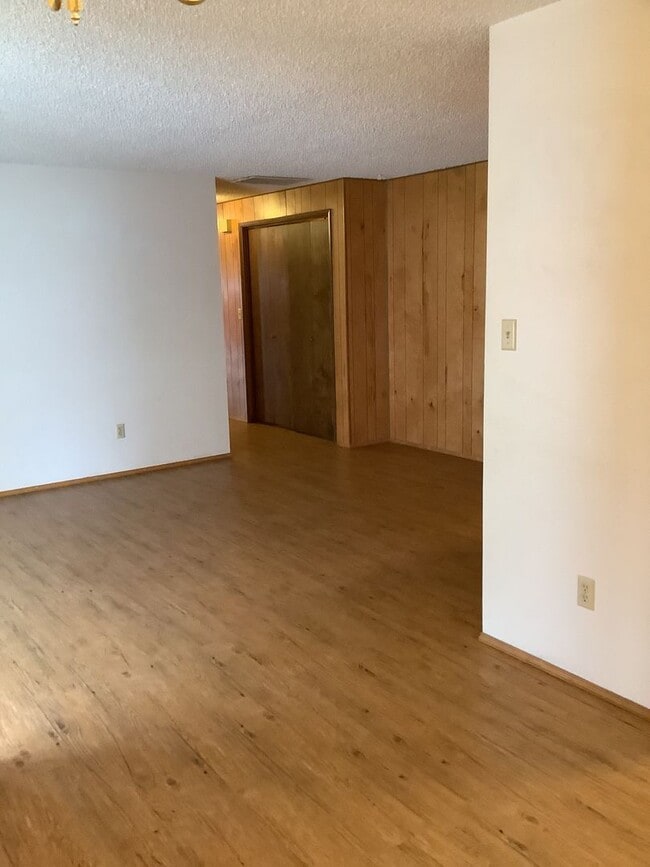 Photo - Hascall - 2118-2120 Eberlein Ave. - PM 11302022 Unit 2118 Eberlein Ave.