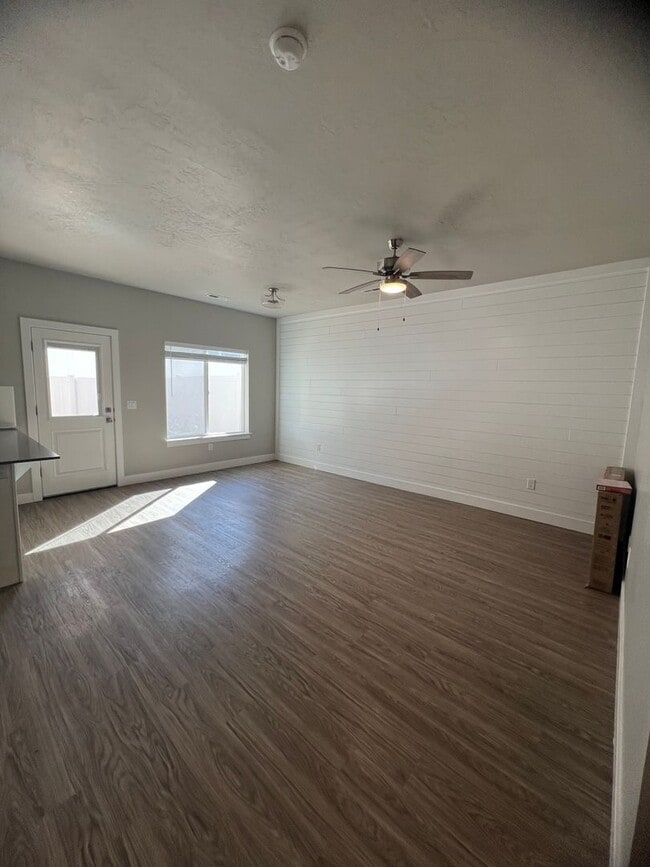 Photo - 3 Bed/2 Bath Townhome Available Soon!!