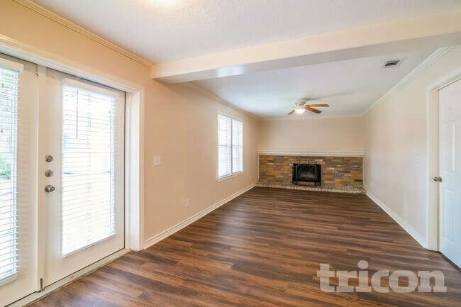 Photo - 18139 Lake Bend Dr