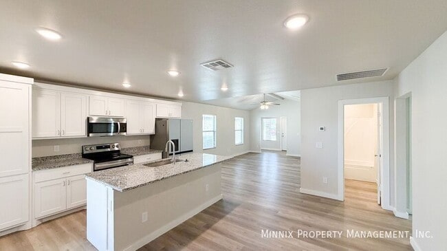 Photo - 409 E 80th St