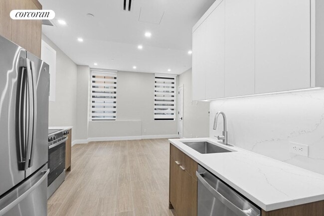 Photo - 760 Metropolitan Ave