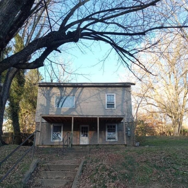Photo - 607 E Main St House