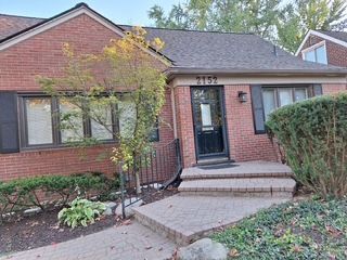 Photo - 2152 Pembroke Rd