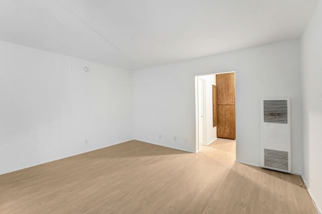 Photo - 10906 Santa Monica Blvd Unit 04A