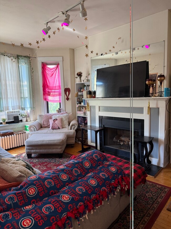 Building Photo - 1204 Addison W St Unit 3W