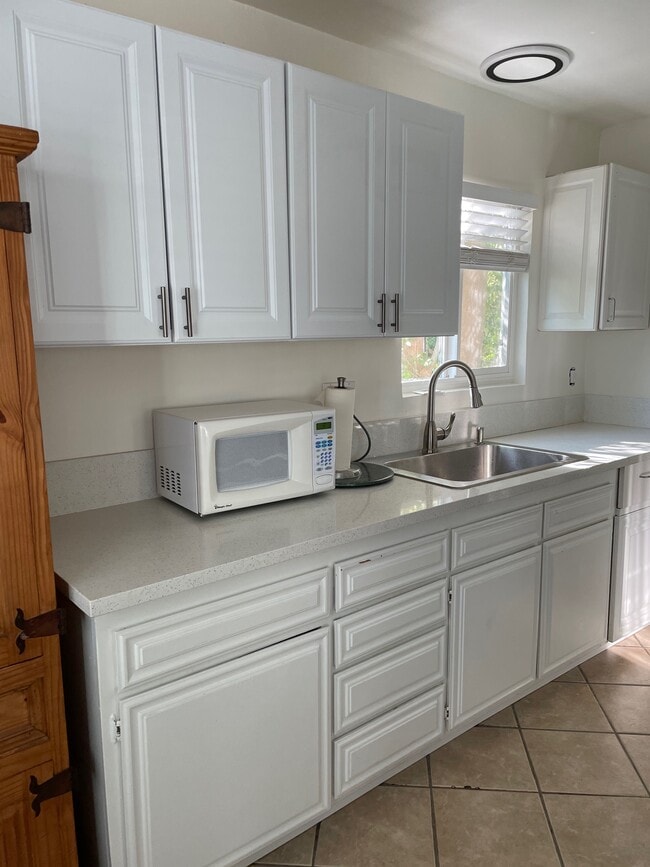 Vista de la cocina 2 - 610 Kentia Ave