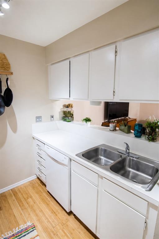 Photo - 202 E 45th St Unidad 203