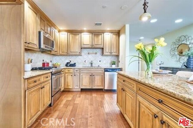 Photo - 412 S Wilton Pl Unit 303