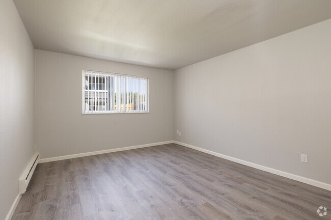 2BR, 1BA - 1,000SF - Primary Bedroom