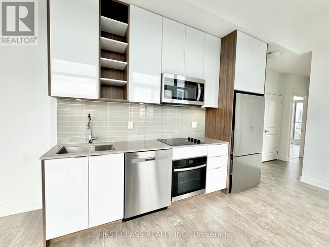 Photo - 543 Richmond St W Unit LPH09