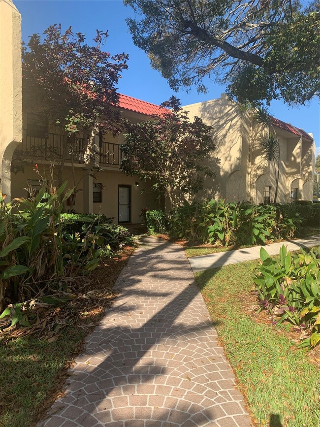 Building Photo - 2050 Oleander Blvd Unit 4 104