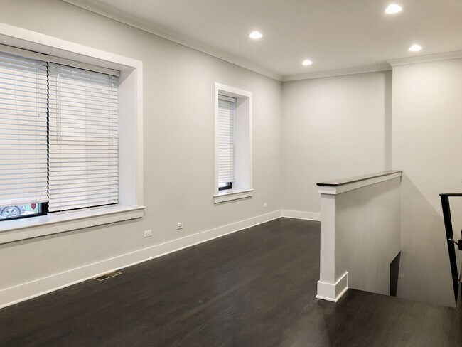 Photo - 1946 W Nelson St Unit 1946-1W