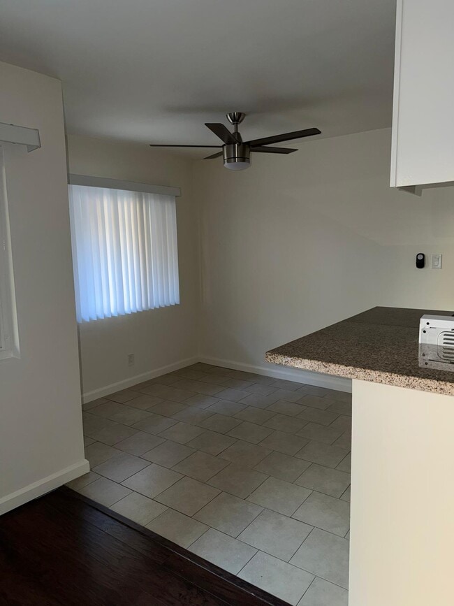 5738 Whitsett Ave