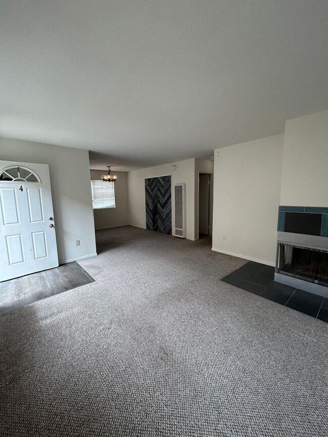 Photo - 1460 Hornblend St Unit #4