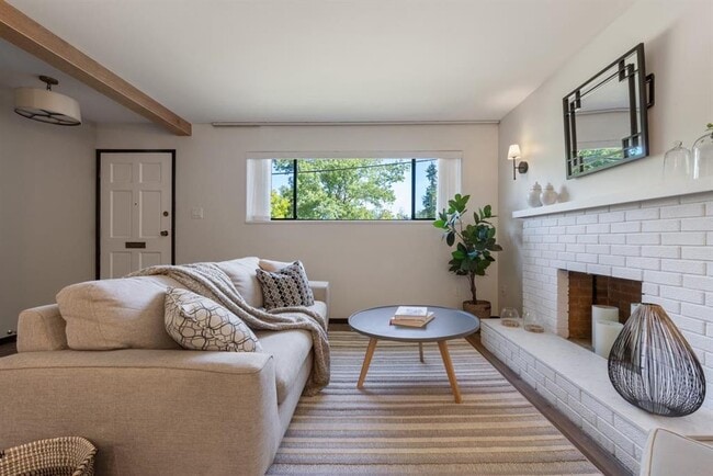 Photo - 1448 15th Av E