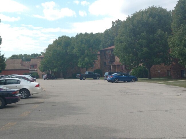 Cedar Creek Apartments-Oshkosh