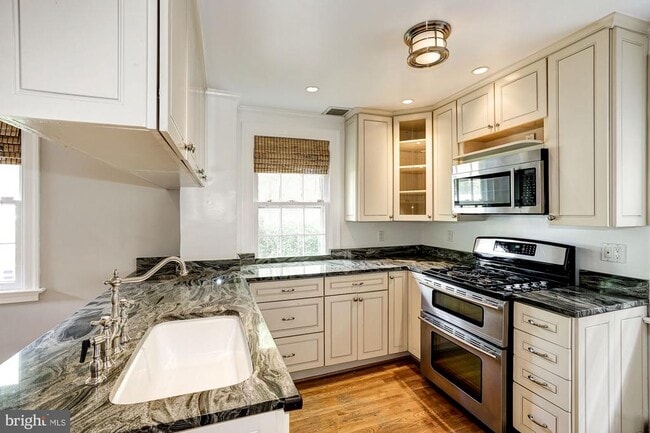 Photo - 4350 River Rd NW