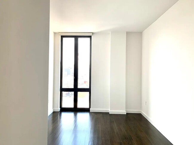 Photo - 37-40-40 27th St