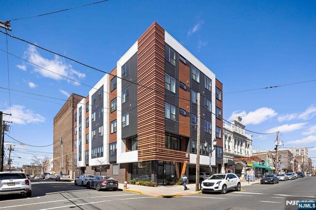 Building Photo - 6401 Park Ave Unit 401