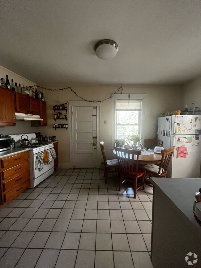 Building Photo - 146 Calumet St Rental