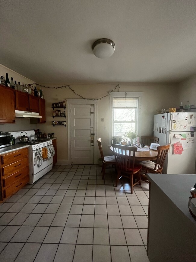 Building Photo - 146 Calumet St Rental