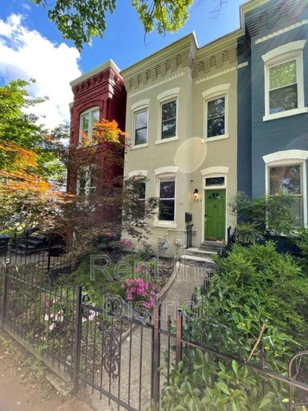 Photo - 525 5th St NE House